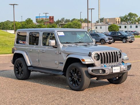 Used 2021 Jeep Wrangler Unlimited Sahara AWD/4WD image 9