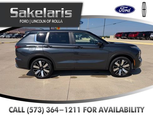 Used 2025 Mitsubishi Outlander AWD image 4