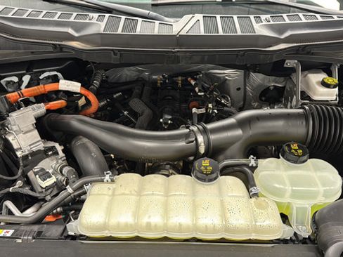 Used 2025 Ford F150 Lariat w/ Equipment Group 501A Mid AWD/4WD image 28