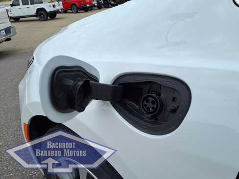 Used 2024 Chrysler Pacifica Select image 10