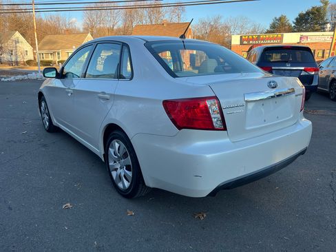 Used 2011 Subaru Impreza 2.5i image 3
