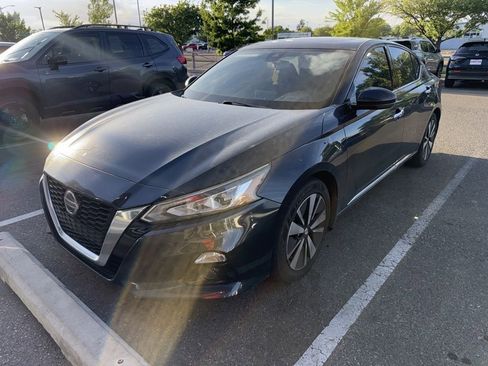 Used 2019 Nissan Altima 2.5 SV FWD image 3