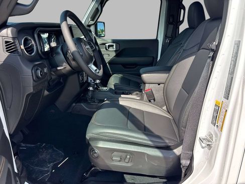 New 2026 Jeep Wrangler Unlimited Sahara AWD/4WD image 6