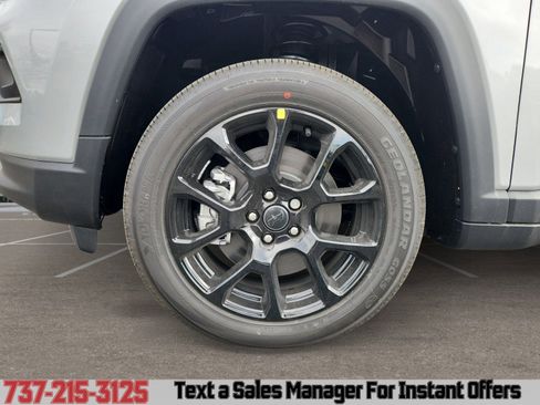 New 2026 Jeep Compass Latitude image 14