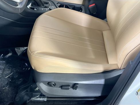 Used 2022 Volkswagen Tiguan SE image 18