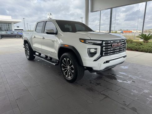 Used 2025 GMC Canyon Denali image 4