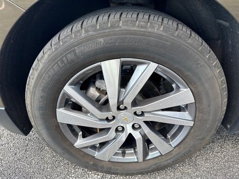 Used 2024 Chevrolet Equinox LT FWD image 12
