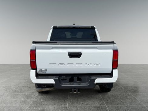 Certified 2024 Toyota Tacoma SR5 AWD/4WD image 5