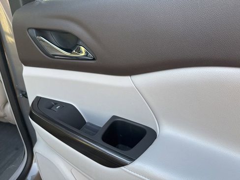 Used 2019 GMC Acadia SLT image 33