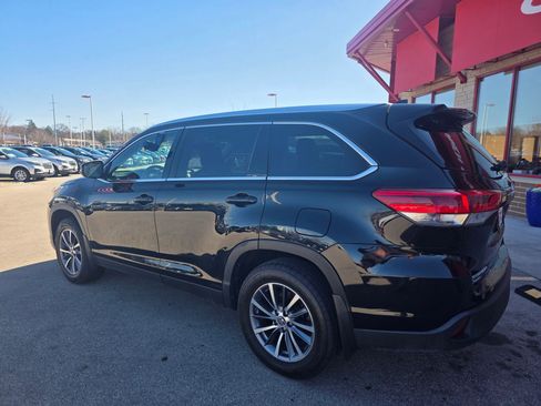 Used 2019 Toyota Highlander XLE image 5