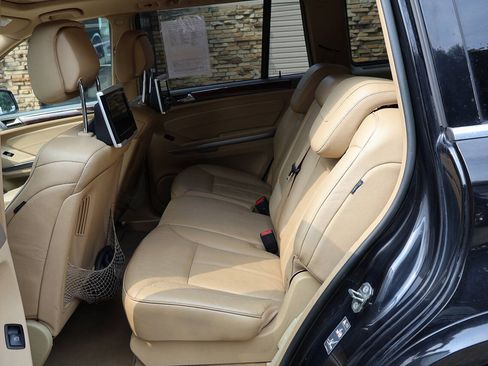 Used 2011 Mercedes-Benz GL 550 4MATIC image 20