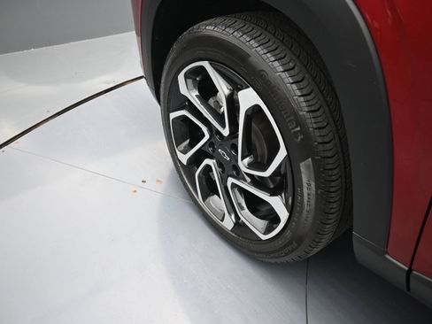 Used 2024 Chevrolet Trax RS w/ Sunroof Package FWD image 31