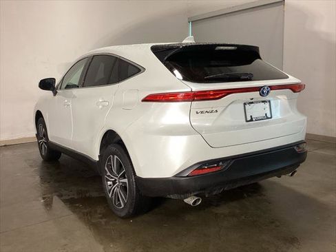 Certified 2024 Toyota Venza LE image 9