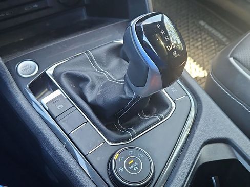 Used 2022 Volkswagen Tiguan SEL R-Line image 12