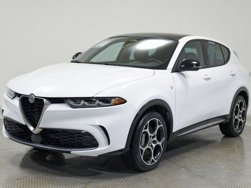 Used 2024 Alfa Romeo Tonale Ti w/ Premium Interior Package AWD/4WD image 5