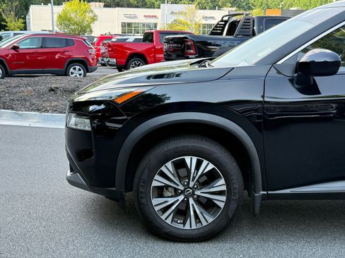 Used 2023 Nissan Rogue SV w/ SV Premium B Package FWD image 11