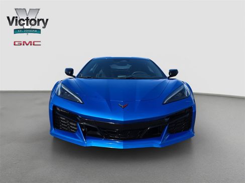 Used 2025 Chevrolet Corvette Z06 image 2