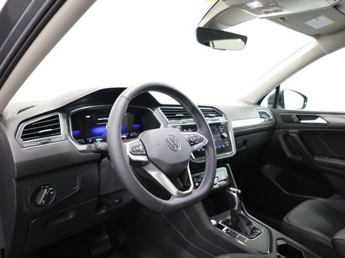Used 2023 Volkswagen Tiguan SE FWD image 15