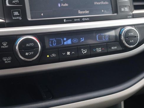 Used 2018 Toyota Highlander Limited AWD/4WD image 17