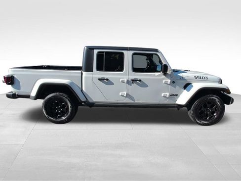 Used 2023 Jeep Gladiator Sport AWD/4WD image 6