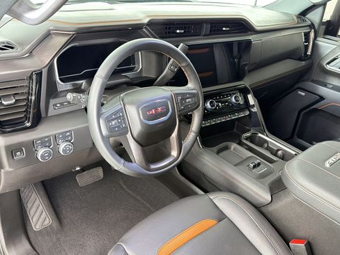 Used 2025 GMC Sierra 2500 AT4 w/ AT4 Premium Plus Package AWD/4WD image 4