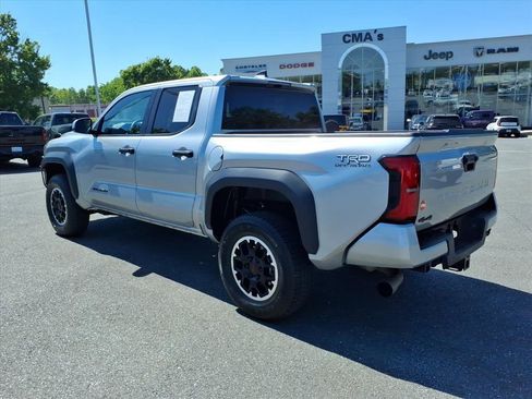 Used 2024 Toyota Tacoma TRD Off-Road AWD/4WD image 6