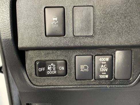 Used 2021 Toyota Tacoma TRD Off-Road w/ Technology Package AWD/4WD image 17