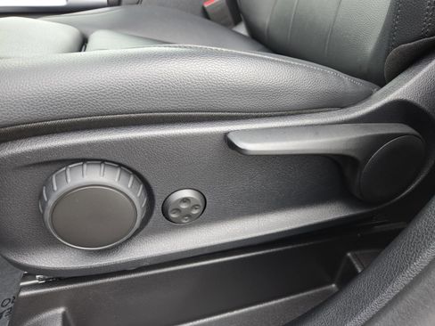 Used 2022 Mercedes-Benz GLB 250 4MATIC w/ Premium Package Lite image 23