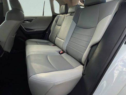 Used 2020 Toyota RAV4 Limited FWD image 10