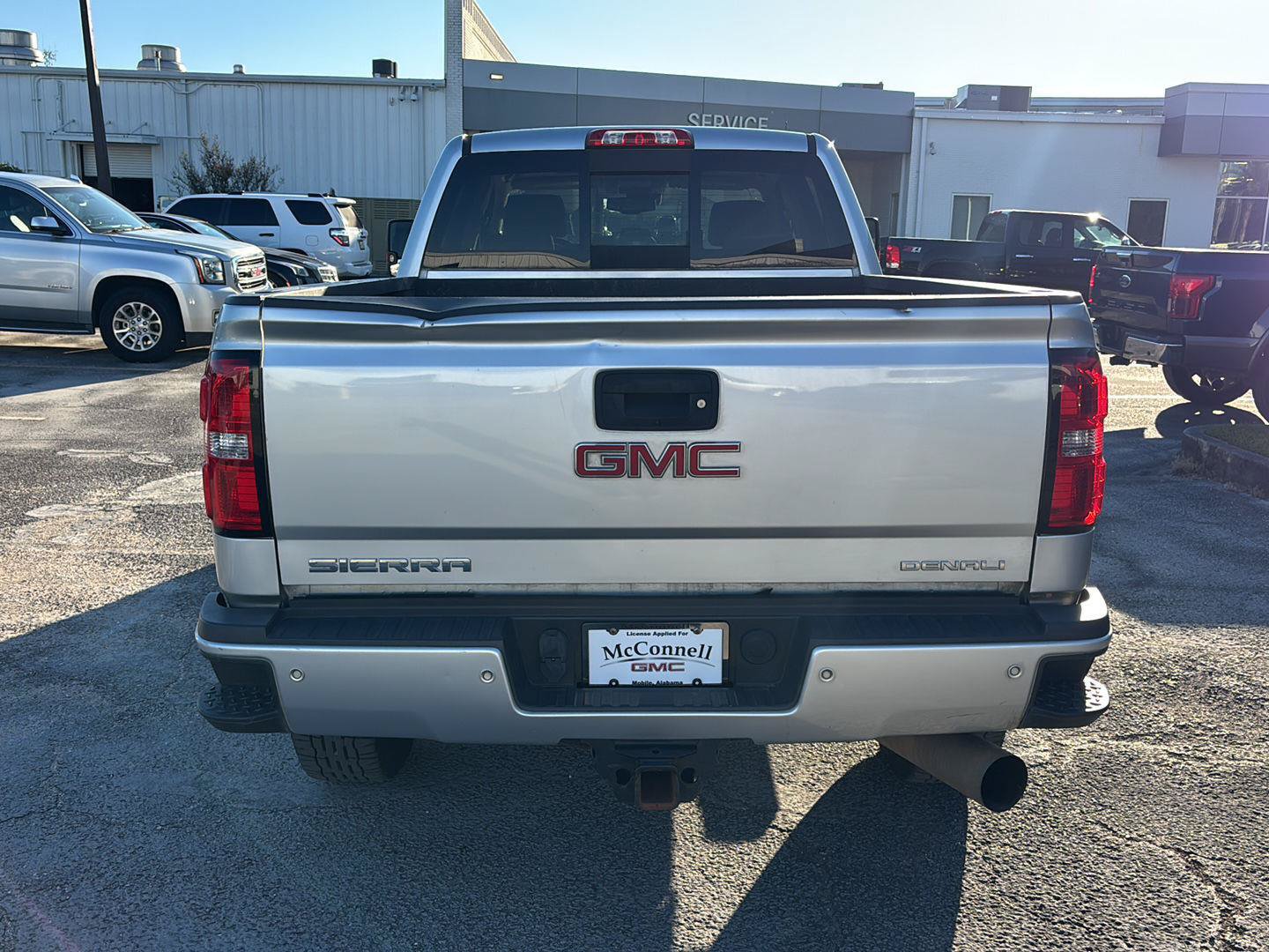 Used 2018 GMC Sierra 2500 Denali w/ Duramax Plus Package AWD/4WD image 6