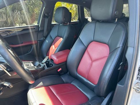 Used 2023 Porsche Macan image 15