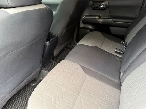 Used 2021 Toyota Tacoma TRD Sport w/ Technology Package RWD image 4