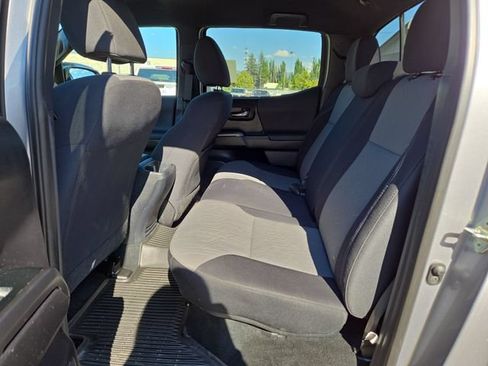 Used 2020 Toyota Tacoma TRD Off-Road AWD/4WD image 30