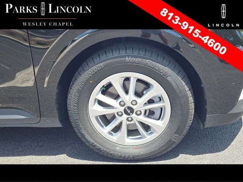Used 2022 Kia Carnival LX FWD image 32