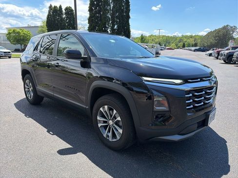 Used 2025 Chevrolet Equinox LT w/ Safety and Technology Package image 2