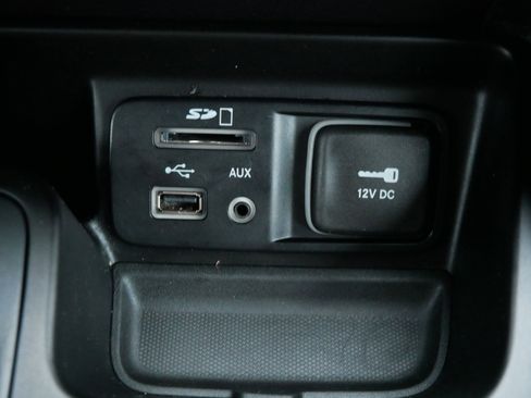 Used 2016 Jeep Cherokee Latitude w/ Cold Weather Group image 28