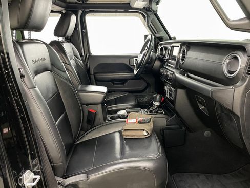 Used 2018 Jeep Wrangler Unlimited Sahara w/ LED Lighting Group image 33