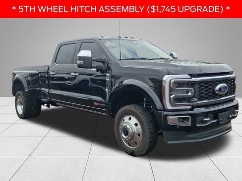 Used 2024 Ford F450 Limited image 3