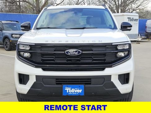 New 2026 Ford Expedition Active image 3