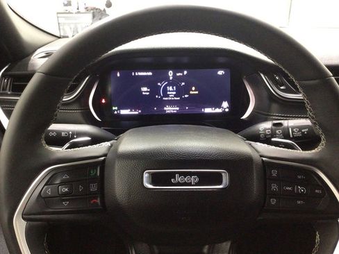 Used 2024 Jeep Grand Cherokee Altitude image 11