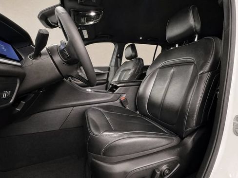 Used 2025 Jeep Grand Cherokee L Limited w/ Black Appearance Package RWD image 13