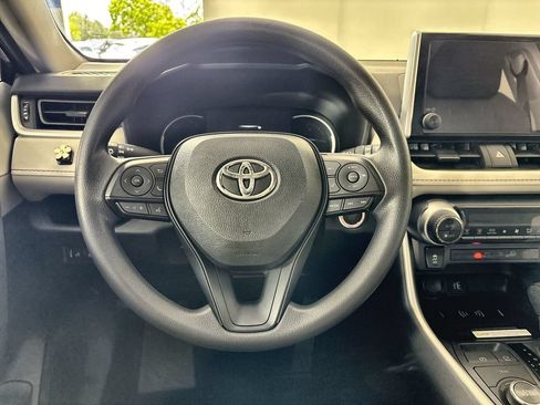 Used 2024 Toyota RAV4 XLE AWD/4WD image 11