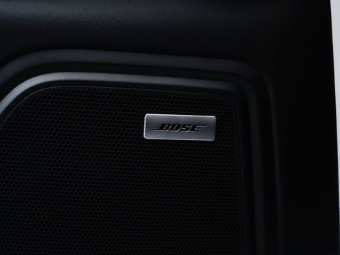Certified 2023 Porsche Macan Turbo AWD/4WD image 18