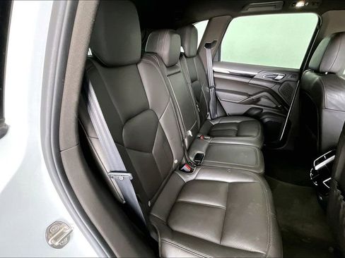 Used 2016 Porsche Cayenne AWD/4WD image 34