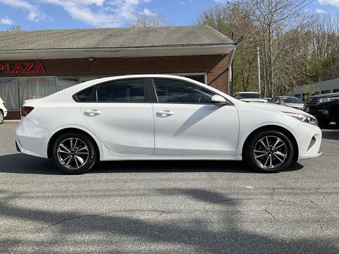 Used 2023 Kia Forte LXS FWD image 4