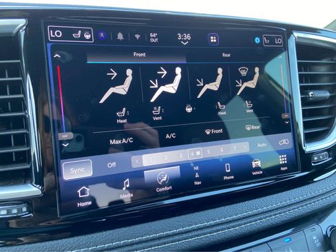 Used 2025 Chrysler Pacifica Limited FWD image 29