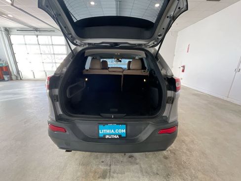 Used 2016 Jeep Cherokee Sport image 23