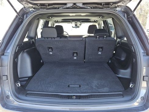 Used 2025 Jeep Grand Cherokee Laredo X image 13