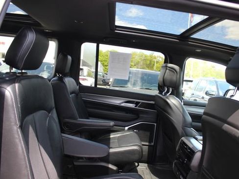 Used 2023 Jeep Wagoneer Series II AWD/4WD image 35