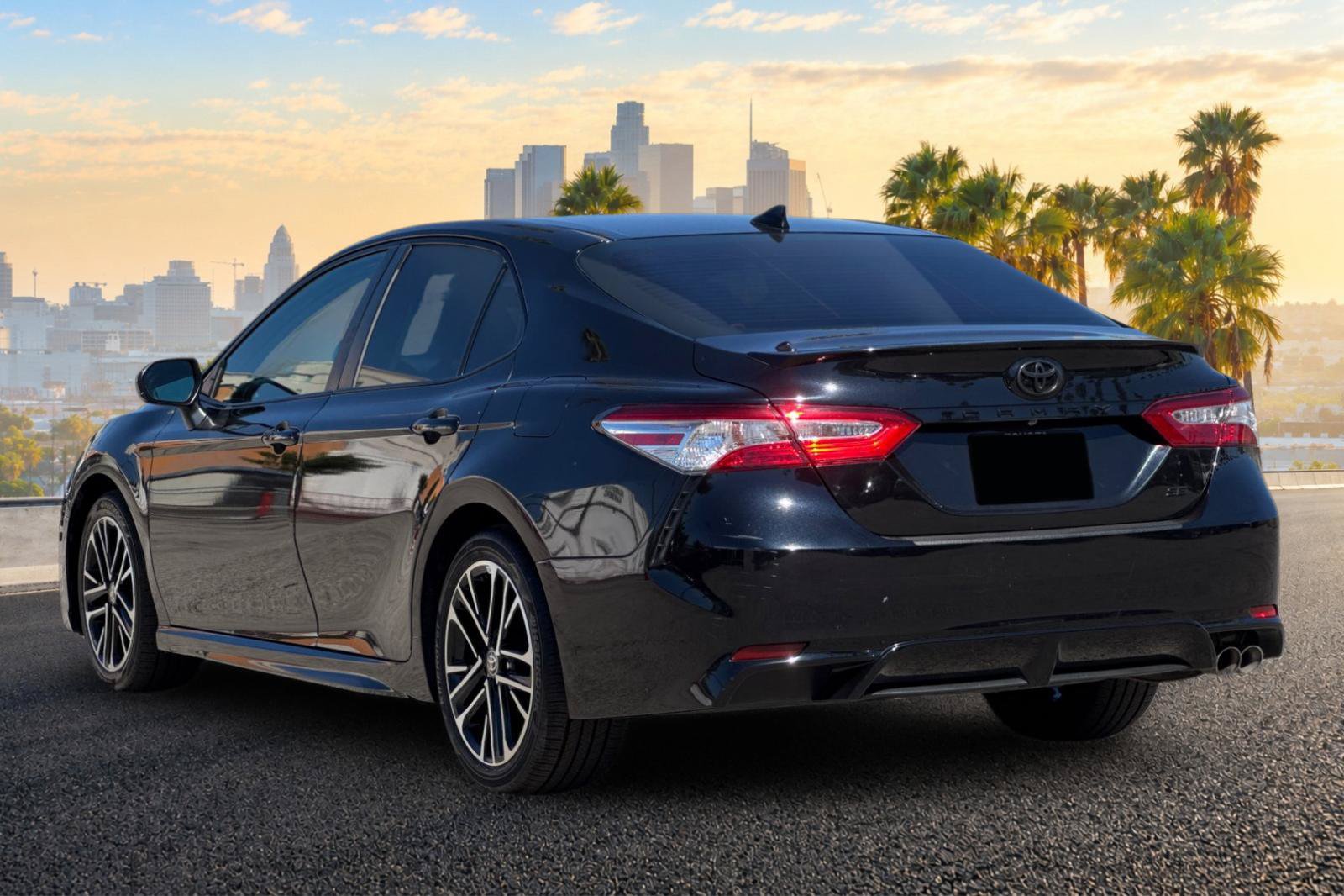 Used 2020 Toyota Camry SE FWD image 6